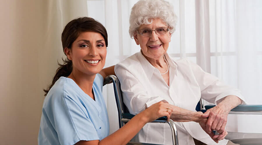 yaşlı anne bakıcı